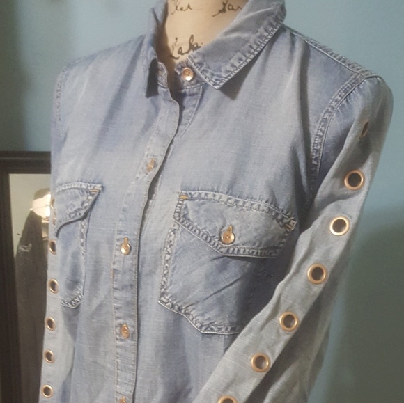 Denim button up with grommets - Picture 2 of 4
